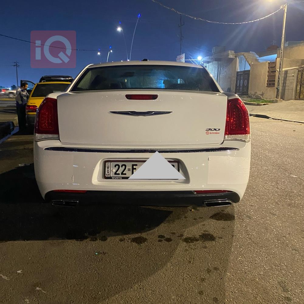 کرایسلەر 300